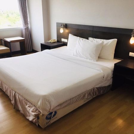 Sinkiat Buri Hotel Szatun Kültér fotó