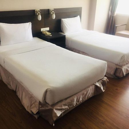 Sinkiat Buri Hotel Szatun Kültér fotó