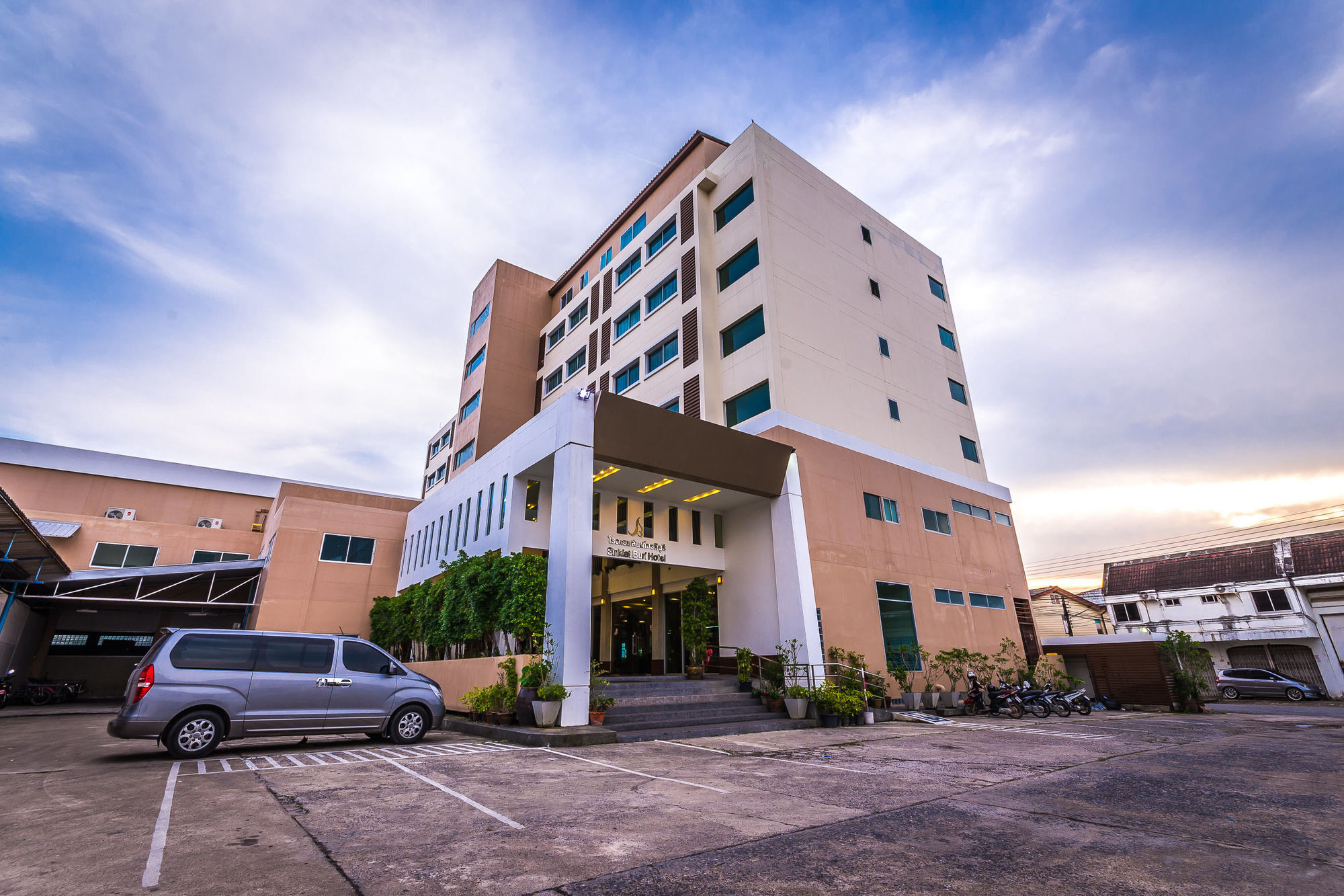 Sinkiat Buri Hotel Szatun Kültér fotó