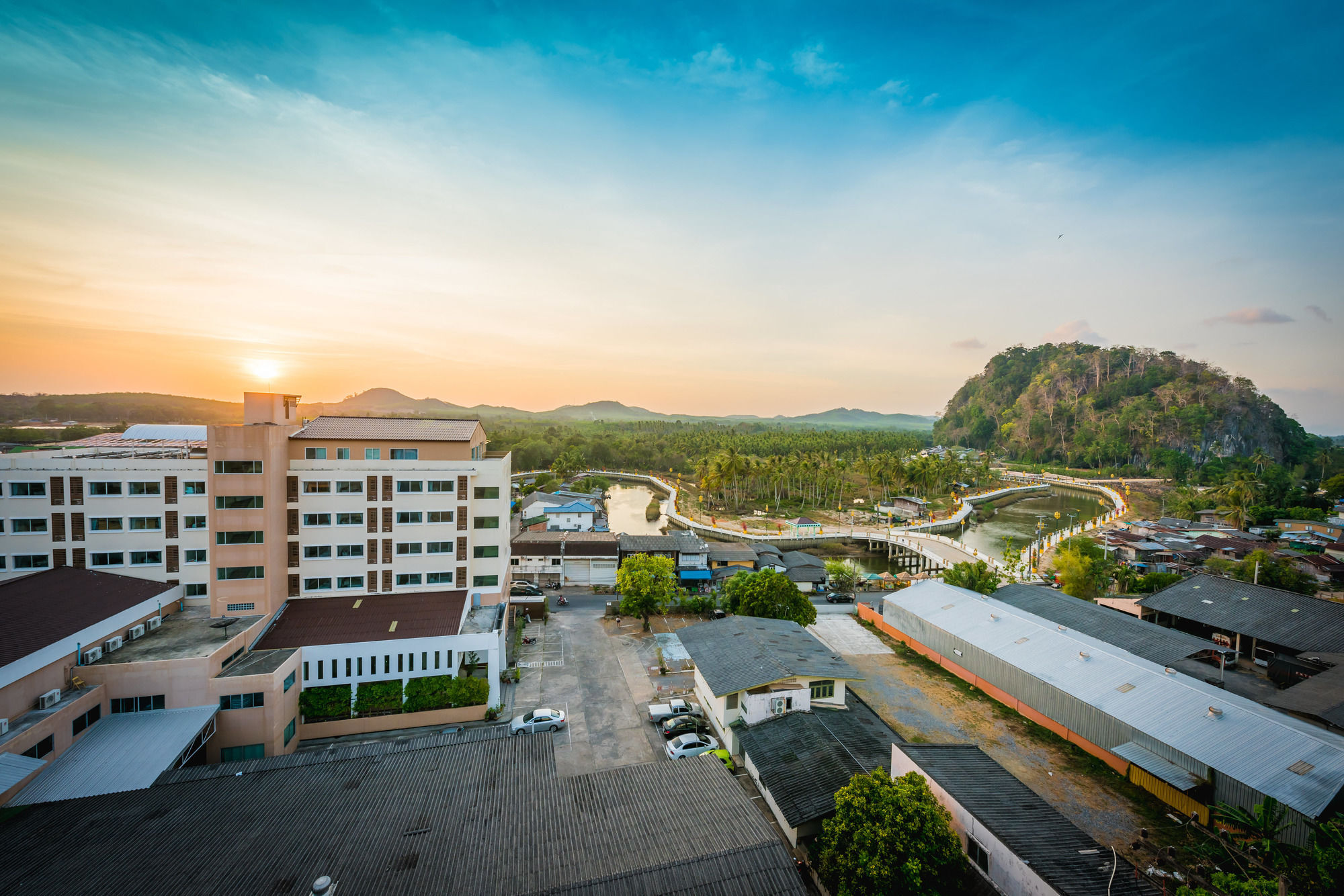 Sinkiat Buri Hotel Szatun Kültér fotó